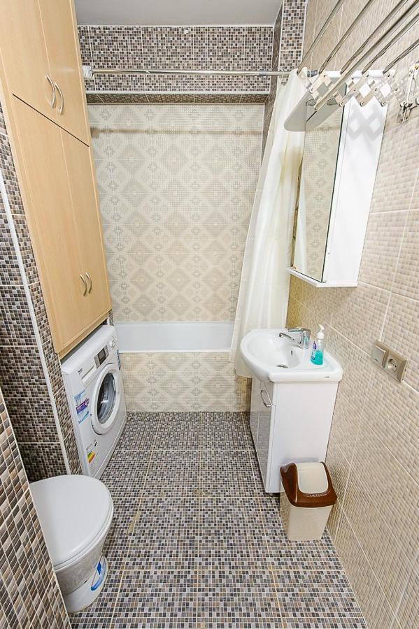 Apartment Оn Makatayeva 5 B Almaty Exterior foto