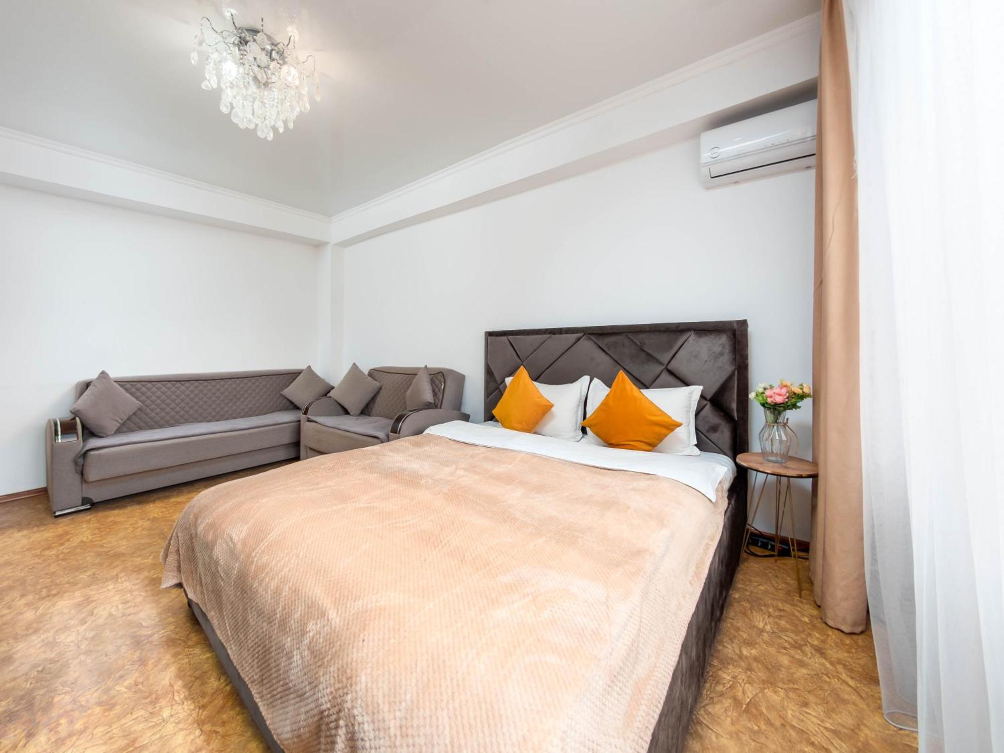 Apartment Оn Makatayeva 5 B Almaty Exterior foto